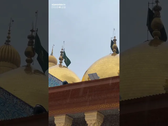 ⁣على أعتاب القباب..وتحت رحمة المطر.. لا يُرد الدعاء..