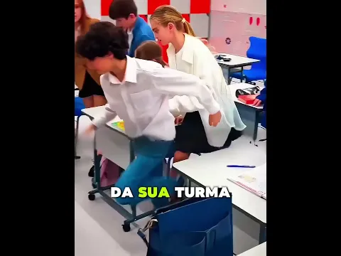 A decisão inteligente de um aluno salvou a professora ❤️😱 #shorts