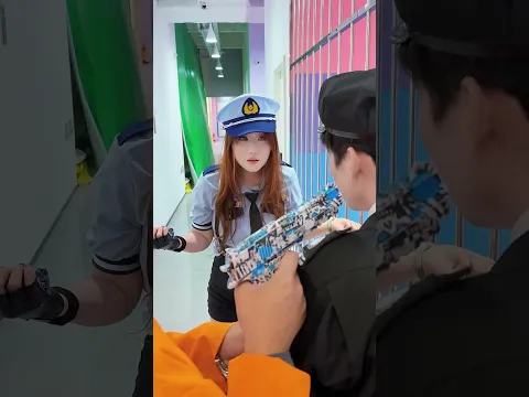小丑金蝉脱壳#clown #couple #shorts