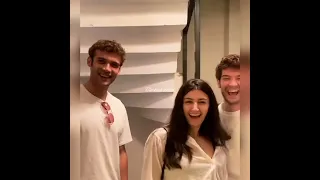 كانات و حبيبته رايحين يشوفو الحلقة عند ميليسا معهم عزيز بدون ايكيم مسلسل اسمعني 