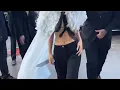Download Lagu Jennie et Kylie Jenner arrivent au défilé Chanel à la Fashion Week de Paris