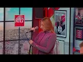 Helena interprète "Tout a changé (rien a changé)" dans Le Double Expresso RTL2