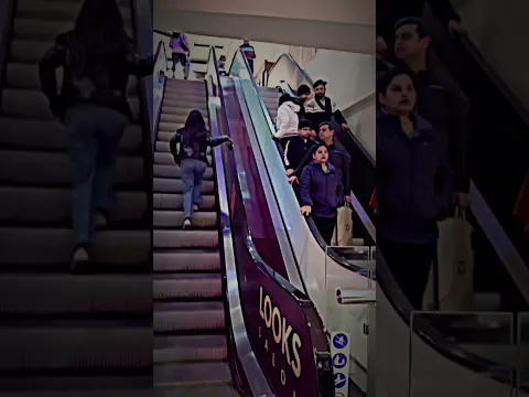 Escalator Funny Prank 😨😶‍🌫️😜🤟l         #funny #phonkagressive #youtube #comedy #ytshorts #prank