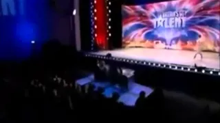 شوف الأسد العجوز دندنها