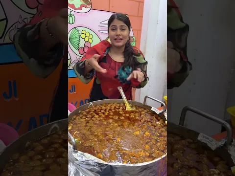 Cute Girl Selling Street Food In Delhi #streetfood #food