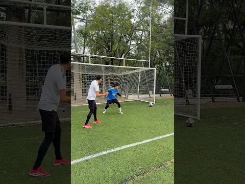 Cuando el defensa no deja ver al portero 👀❌