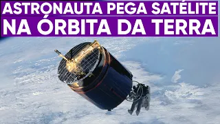Astronauta pega satélite no espaço