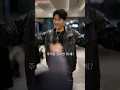 미녀 CEO가 원수에게 쫓기는데, 지나가던 청년이 뜻밖에도 막 하산한 전쟁의 신! 단 한 발차기로 원수를 쓰러뜨리자, 미녀 CEO는 그에게 완전히 반해 결혼까지 조른다!