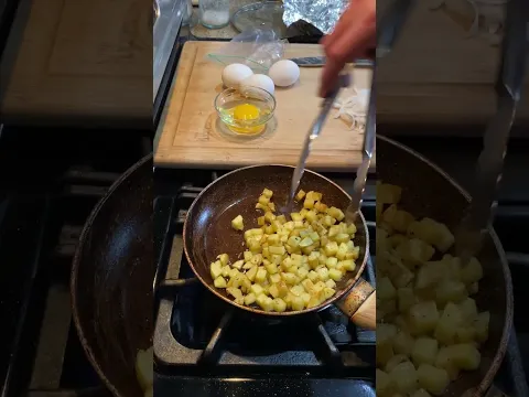 Así hago Papas con chorizo y huevos. Receta en primer comentario. #recetas #desayuno