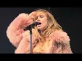 Suki Waterhouse - Moves (Live)