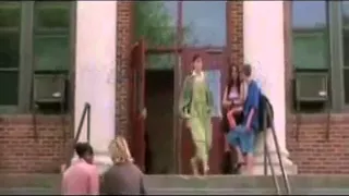 محمد حماقى بتضحك دندنها