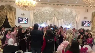 معتز أبو الزوز منوضها في عرس مغربي خوتنا يا الاسلام هزو بنا لعلام 