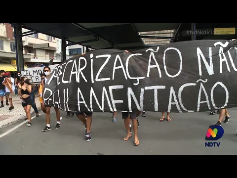 Guarda vidas realizam protesto na Capital