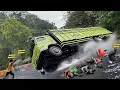 Download Lagu BRUTAL., LUAR BIASA MENGERIKAN !!! Tragedi Depan PKJR Sopir Histeris Truk Terbalik Di Tikungan Tajam