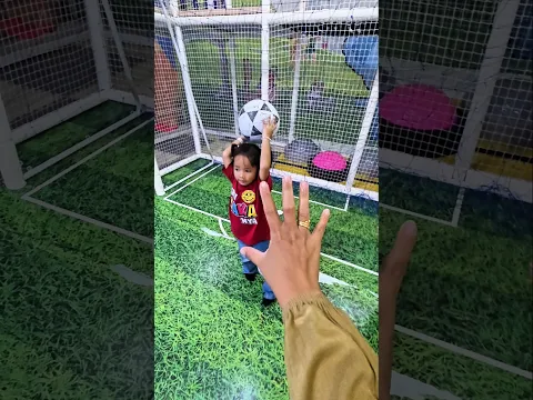 adilah mau leparin bola kemana