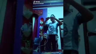 اغنية بتهزر هجيب الكهرابا ونوصل عمر محمود دندنها