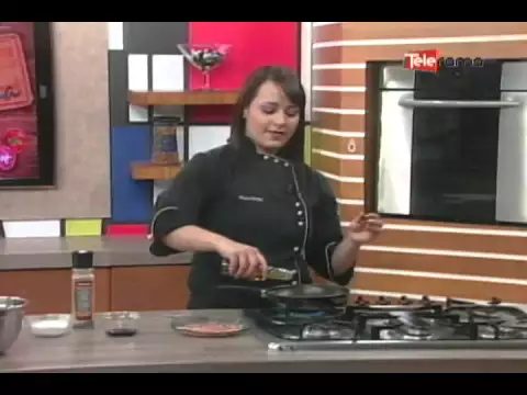 Ensalada fresca con fresas y alcachofa