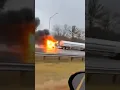 Download Lagu “Vrachtwagen explodeert op de snelweg – vastgelegd op camera!”