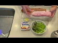 ひと口食べるだけで笑みが溢れるバケットサンド