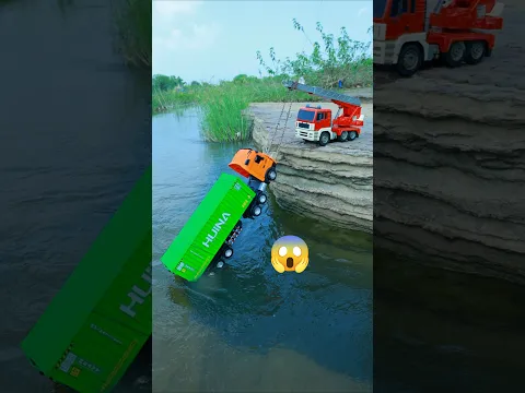 RC Huina Dump Truck And Mahindra Thar Accident Pulling Out Big Crane ? CS Toy