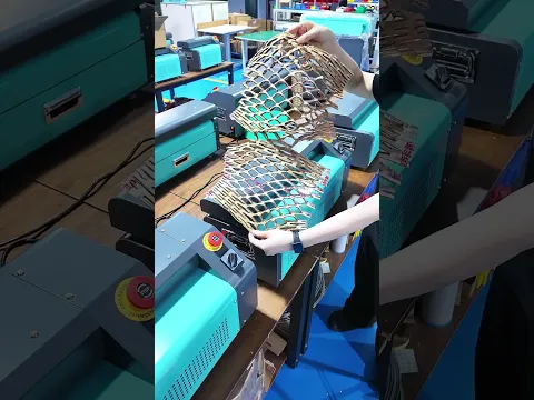 Vermeiden Sie den Verkauf überschüssiger Kartons für wenig Geld an Recycler. Der Kartonzerkleinerer-Expander verwandelt übrig gebliebene Kartons in brauchbares Polsterpapier.