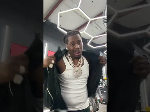 Black man Theyion cheat baby im telling you we can switch out phones !!!!!