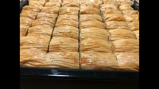 Fıstıklı Kaymaklı Midye Baklava kaymak için malzemeler 1 lt süt 1 su bardağı irmik Şerbeti için 5 su. 
