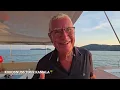 Download Lagu Phuket: Das Leben bei guter Laune auf dem Luxus Katamaran auf See genießen.