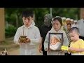 Download Lagu Alleenstaande moeder Diệu hân huilt in wanhoop, die een foto vasthoudt van het kind dat ze te snel v