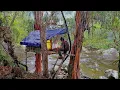 Download Lagu Membangun tempat berlindung sederhana di tepi sungai || Solo camping survival