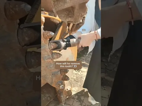 SMART TOOL removes massive excavator teeth 😳⚙️💪 #hardwork #crafts #skills #handmade