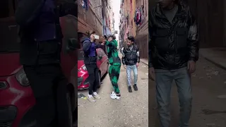 وانا نايم بلعب فيه اسمع الاغنيه كامله 