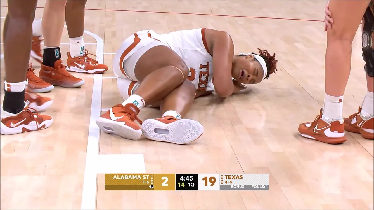ANOTHER ACL TEAR!! Texas Longhorns Lose Star Forward Aaliyah Moore As She SCREAMS With Knee Injury
