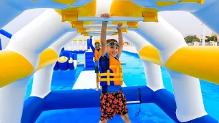 Vlad und Niki erkunden Aktivitäten für Kinder in Dubai