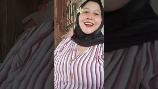 mother is selling at school while waiting for the children to go to school