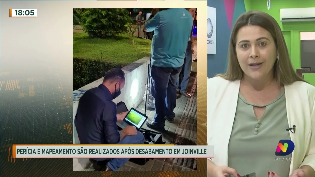 33 pessoas ficaram feridas após estrutura ceder e cairem em rio na abertura do natal de Joinville