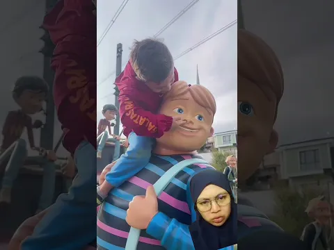 ade naik ke atas patung #funny #funnydubbing