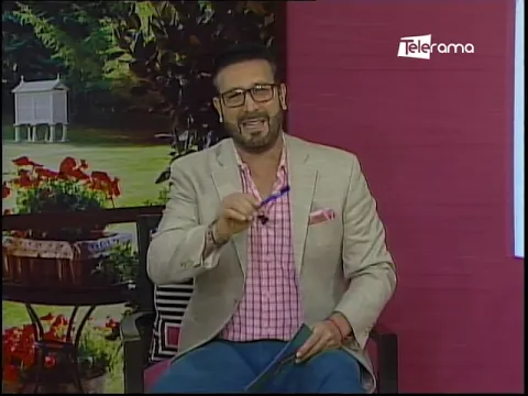 Vehículo baja las escalinatas del barranco en Cuenca