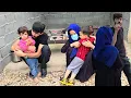 Download Lagu Mehdi kwam terug met tranen en spijt, maar Narges accepteerde het aanbod niet.