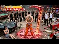 Download Lagu Dewa perang datang ke markas preman tagih utang istrinya dikeroyok tapi satu pukulan tumbangka semua