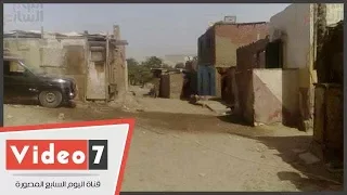 سكان  عين الحياة  يتقاسمون المعيشة مع الأموات و القاهرة  تهددهم بالطرد دندنها