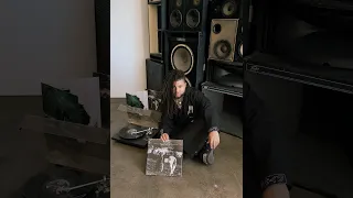 SIGNING YOUR VINYLS