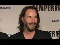 Video di Matrix 4: Keanu Reeves Reveals His First Impression of the Script! (Exclusive)