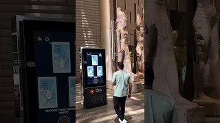 شاشة تصوير في المتحف المصري الكبير 