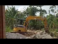 Download Lagu TANAMAN VIRAL CHANNEL meratakan tanah dengan bego.