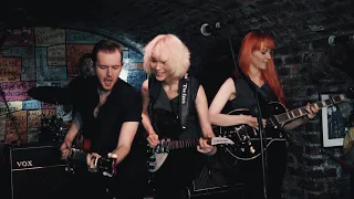 Download Please Mr. Postman / Wipe Out - MonaLisa Twins (The Marvelettes Cover) // Live at the Cavern Club MP3