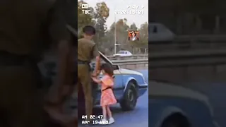 شاهد هيبة الشرطة العراقية في زمن صدام حسين عندما وجدو طفلة صغيرة ضائعة عندما كانت هيبة الدولة 