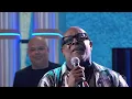 Caldeirão Com Mion. Kleber Lucas canta 'Deus Cuida de Mim' e emociona convidados e a plateia.