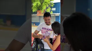 Lo rechazó por llegar en una bicicleta sin imaginar lo que tenía