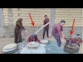 Download Lagu Um marido que obriga sua segunda esposa a sair de casa se ambas...